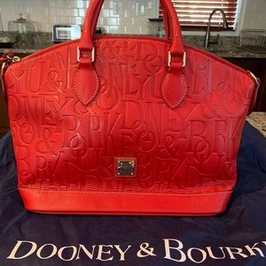 STUNNING Large Dooney & Bourke RED handbag...❤️❤️